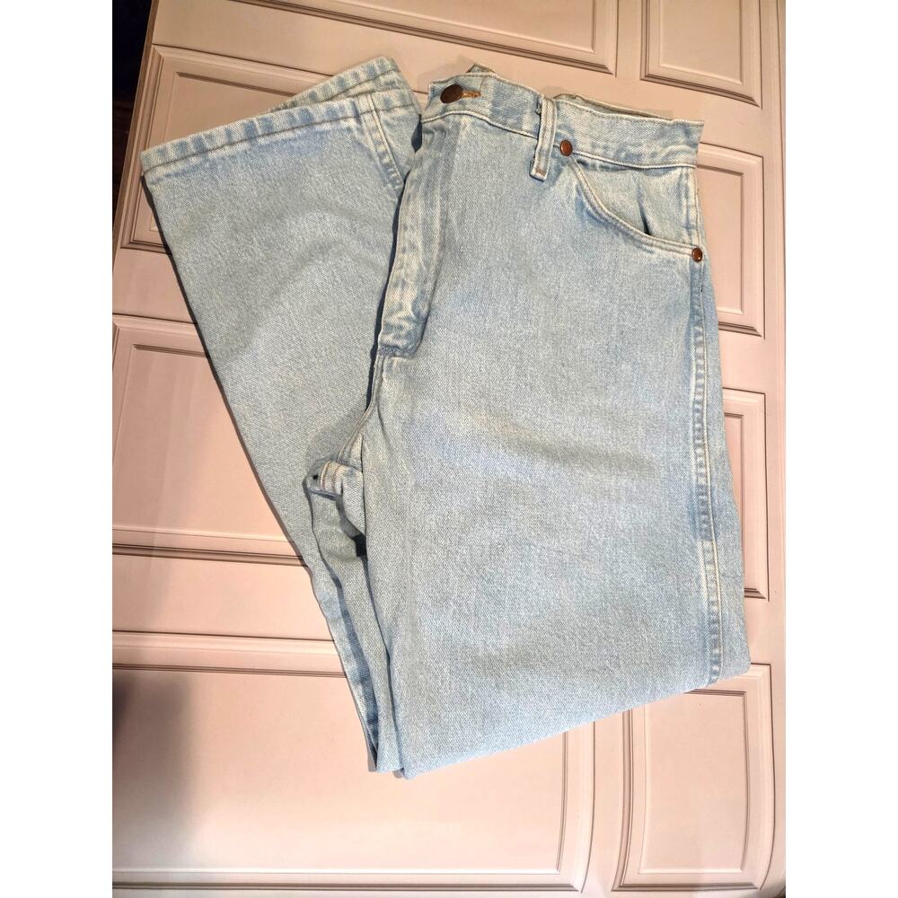 Men's Wrangler Light Wash Jeans in size 36x30 Straight Leg 100% Cotton